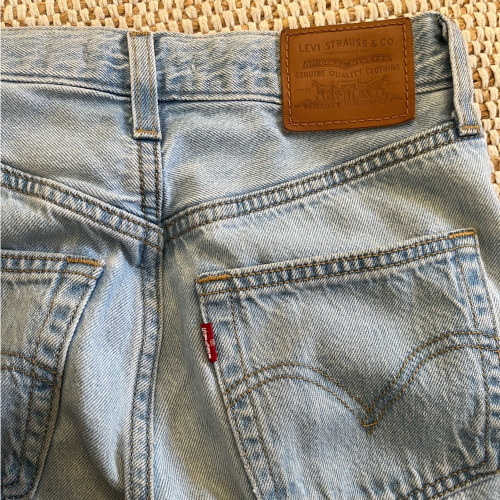 LEVI’S High Loose Taper Jeans in size 26 - Picture 3 of 6